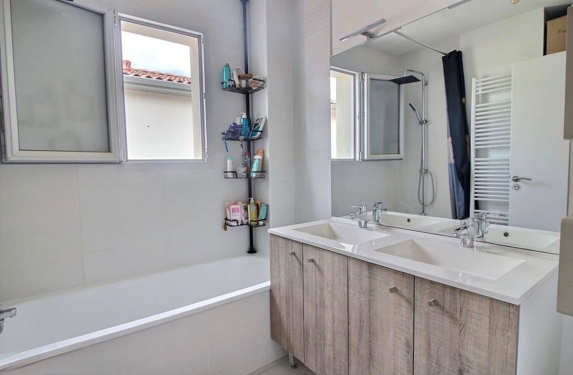 Maison T4 récente de 83 m² avec garage et jardin clos — photo 7