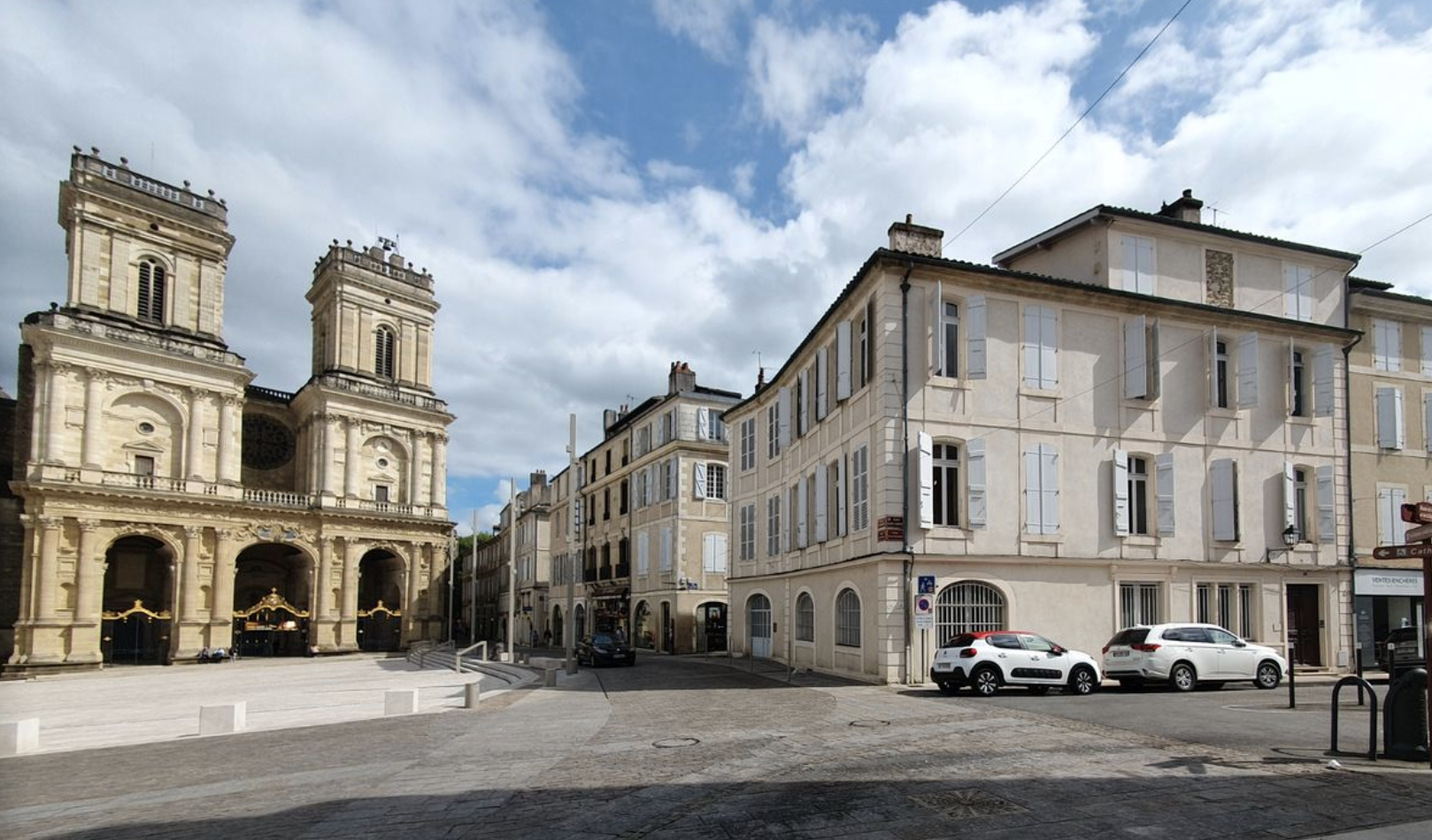 Studio en plateau de 23 m² de surface utile — vue cathédrale