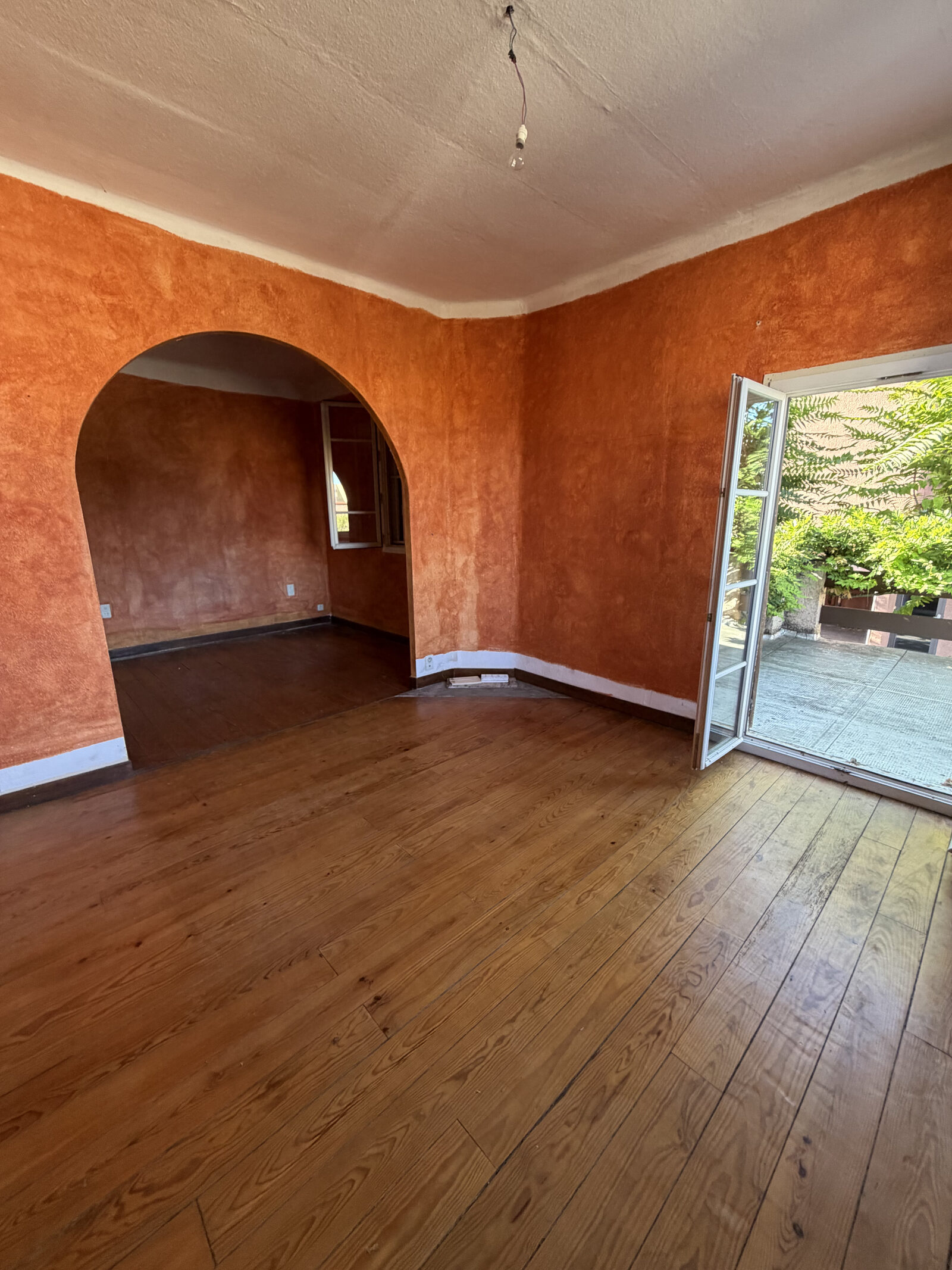 Plateau de 33,57 m² de surface utile avec terrasse de 21,17 m² au 1er étage
